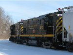 LAL 420 and 425 creep back into the yard with covered hopper and syrup cars